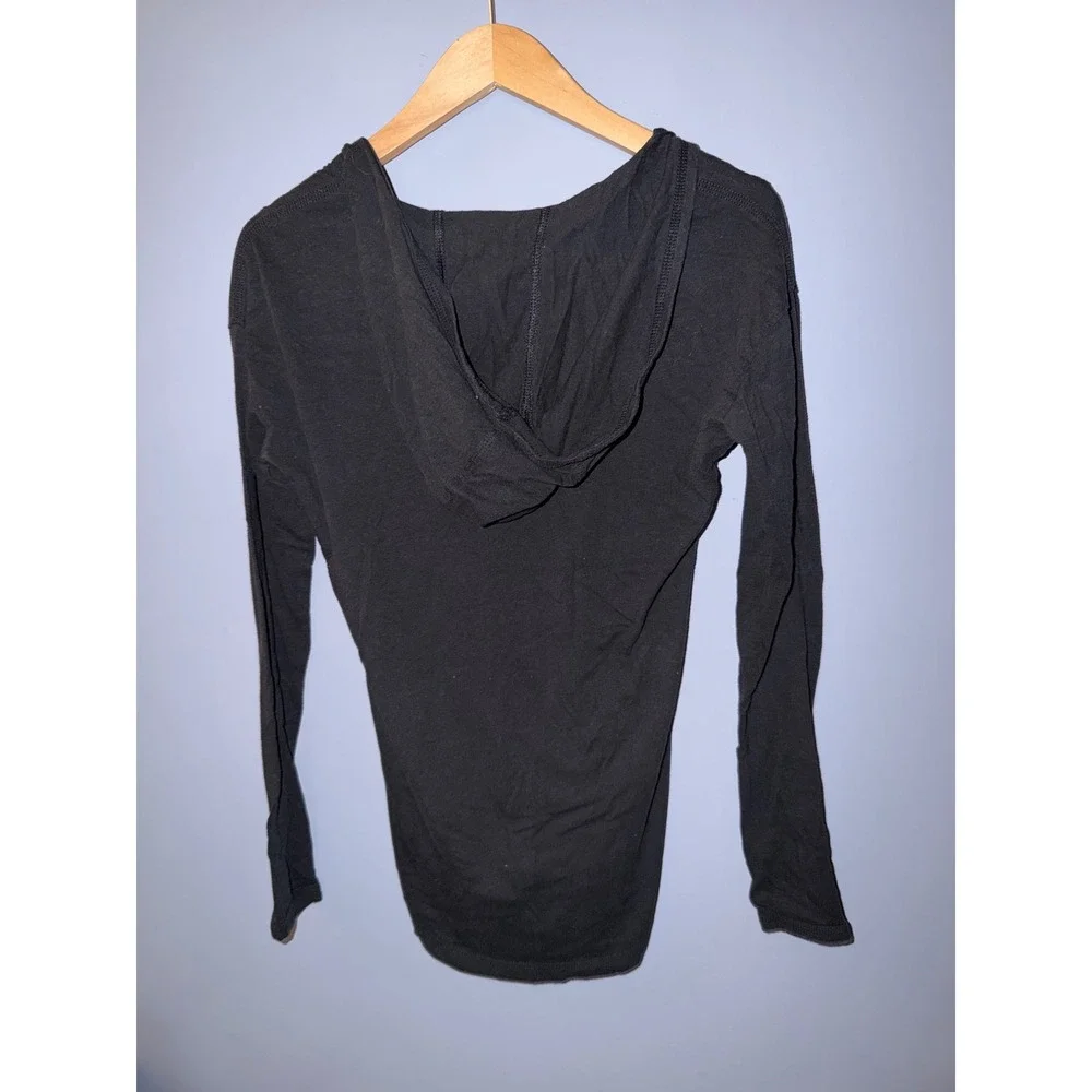 New Era Womens Black Hooded Long Sleeve V-Neck Graphic T-Shirt Smithfield RI‎